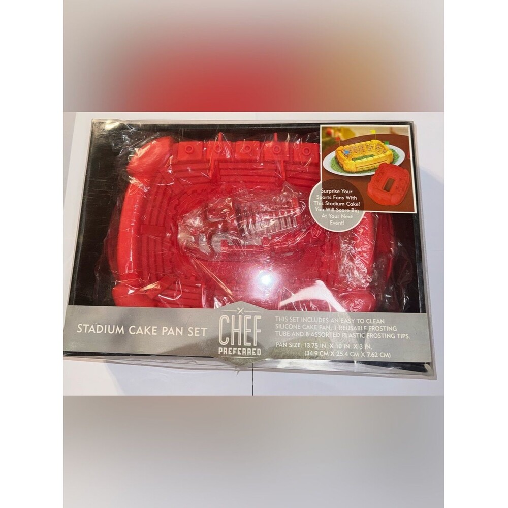 Pampered Chef Red Stadium Cake Pan Set